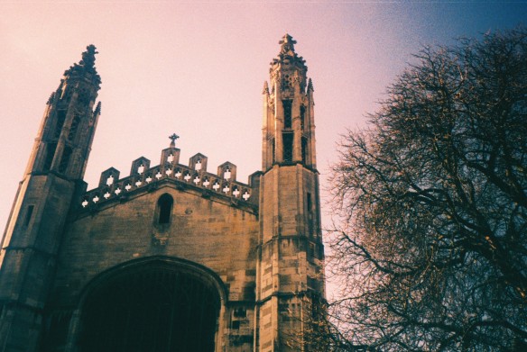 Acredito que seja a igreja da University of Cambridge! AMORPORPROCESSOCRUZADO!
